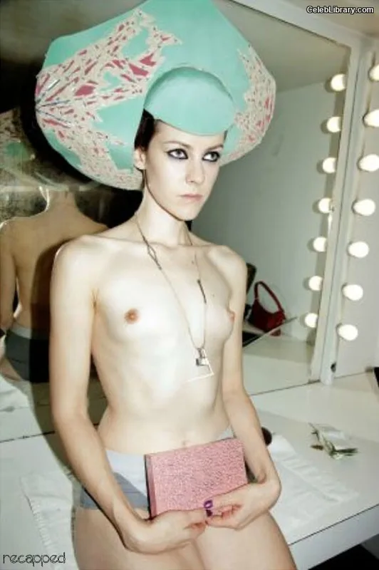 Jena Malone photo 10 of 22