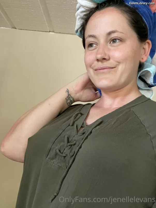 Jenelle Evans photo 2 of 224
