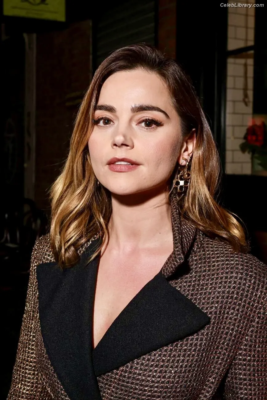 Jenna Coleman photo 5 of 499