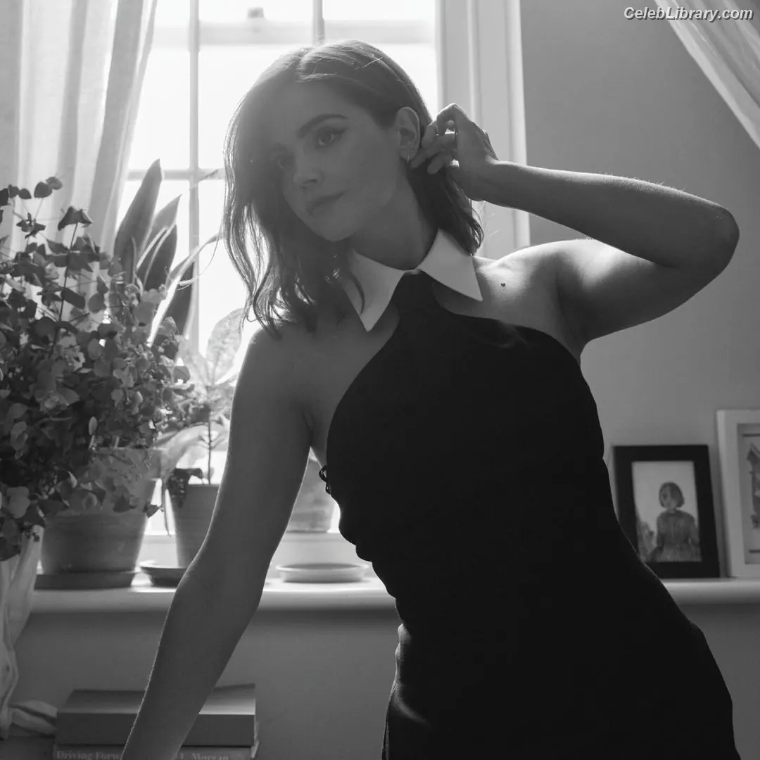 Jenna Coleman photo 13 of 499