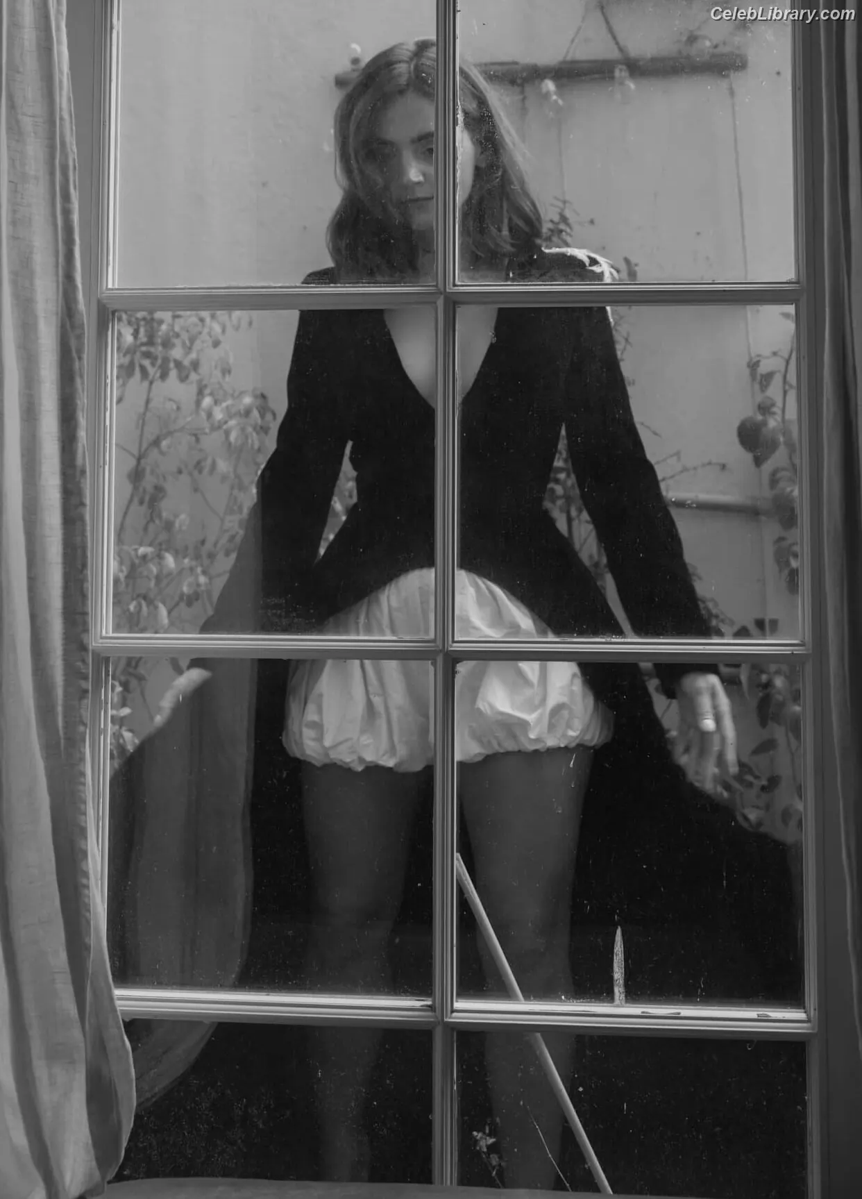 Jenna Coleman photo 21 of 499