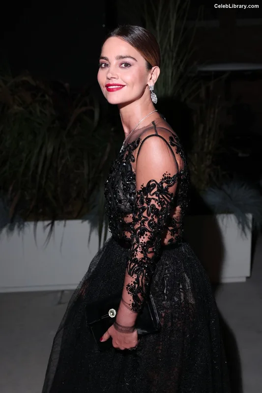 Jenna Coleman photo 4 of 499