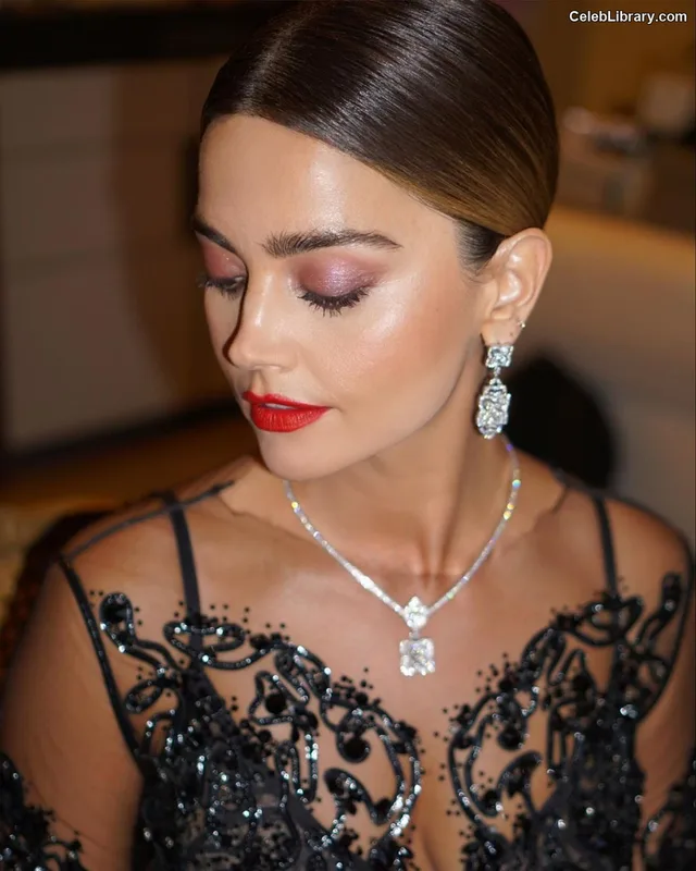 Jenna Coleman photo 12 of 499