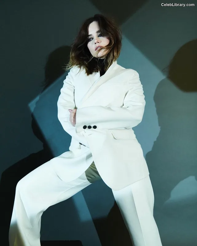 Jenna Coleman photo 14 of 499