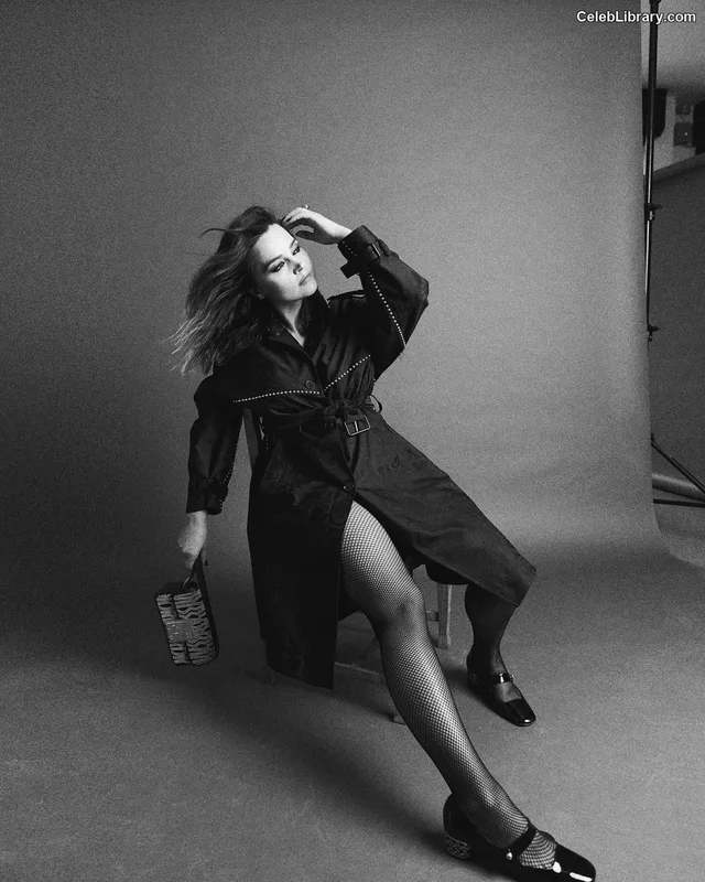 Jenna Coleman photo 15 of 499