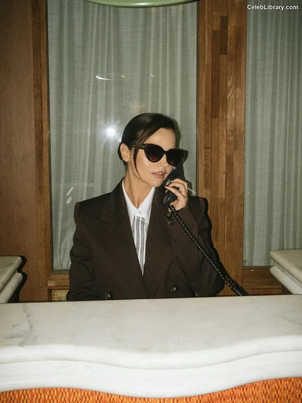 Jenna Coleman photo 4 of 499