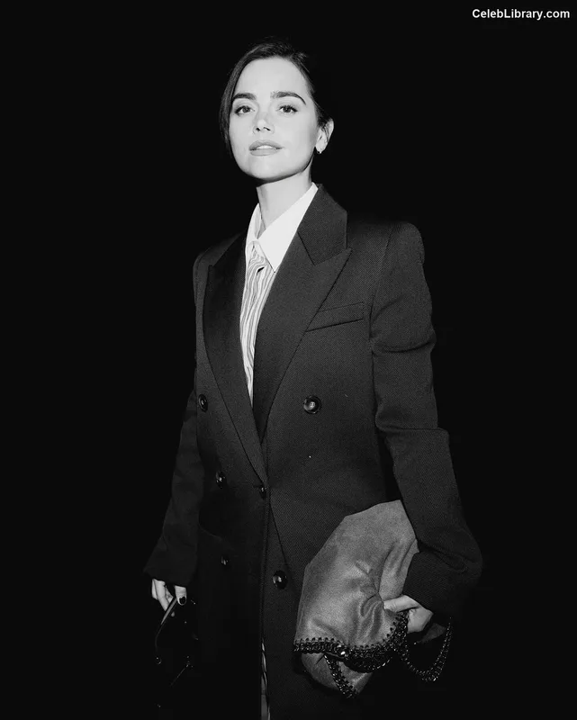 Jenna Coleman photo 5 of 499