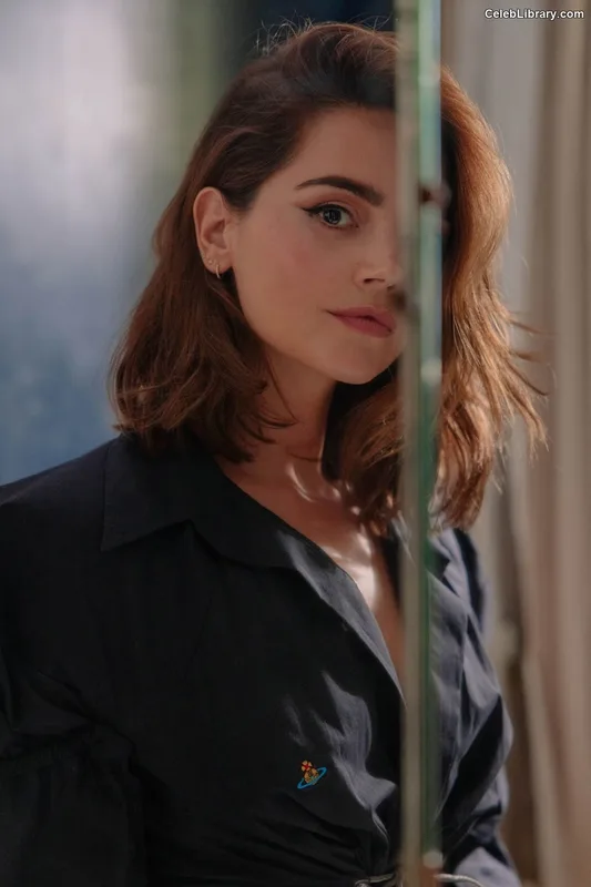 Jenna Coleman photo 4 of 499