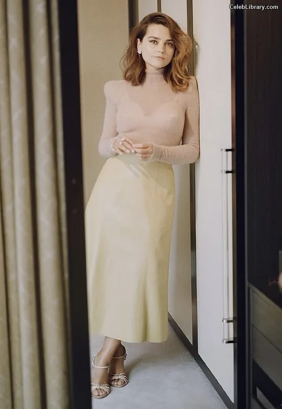 Jenna Coleman photo 7 of 499