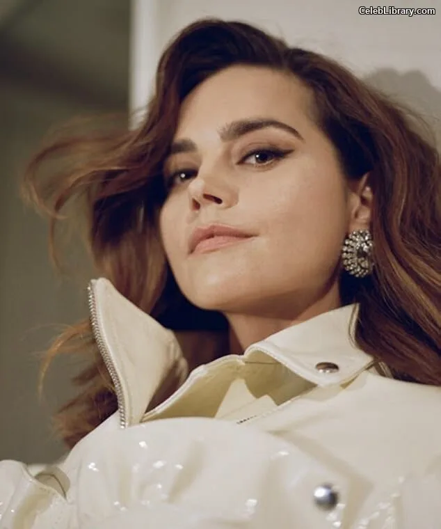 Jenna Coleman photo 13 of 499