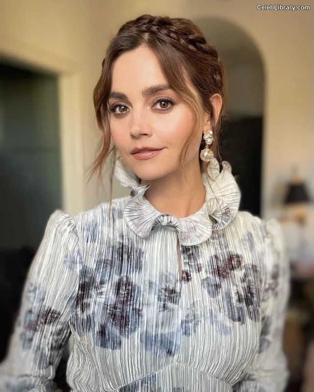 Jenna Coleman photo 6 of 499