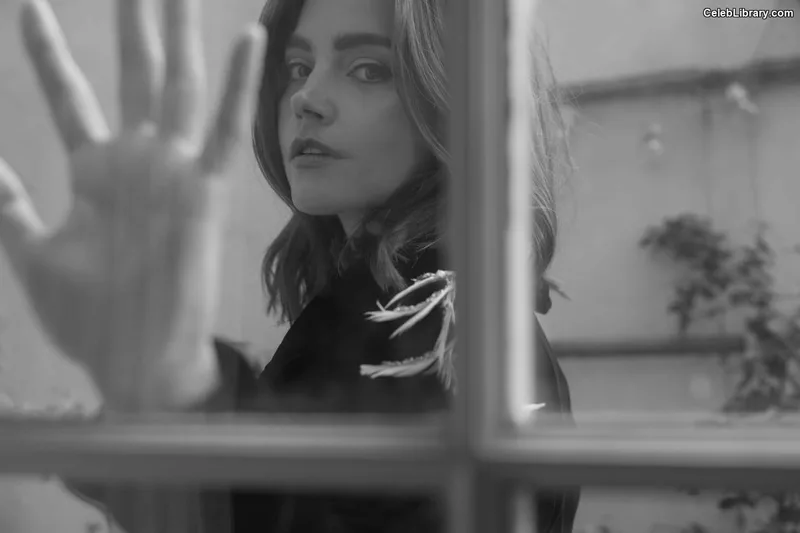 Jenna Coleman photo 3 of 499