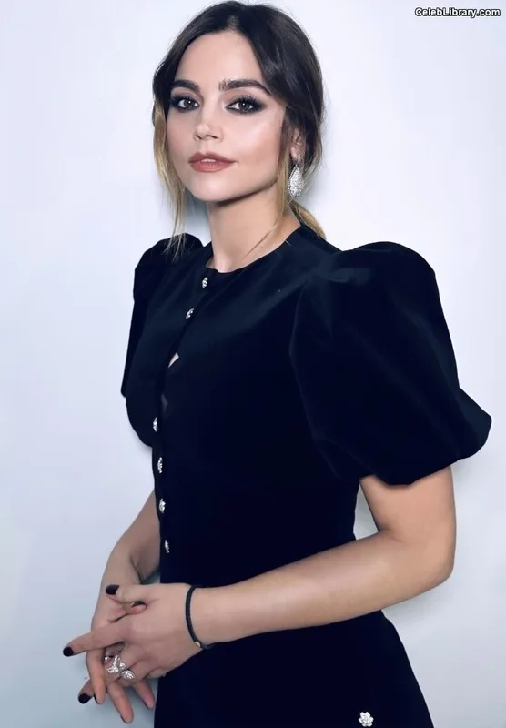 Jenna Coleman photo 6 of 499