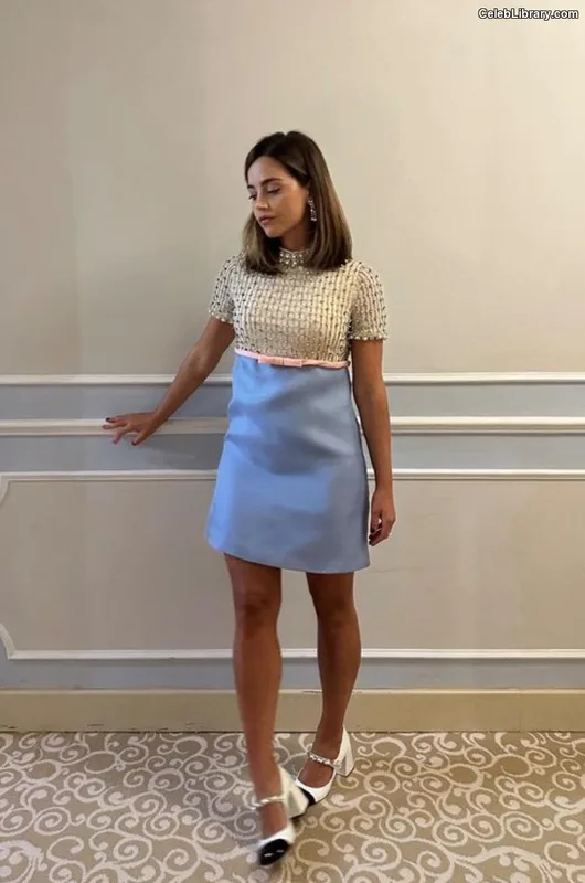 Jenna Coleman photo 7 of 499