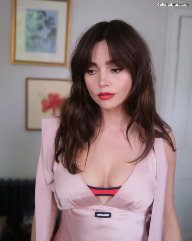 Jenna Coleman photo 12 of 499