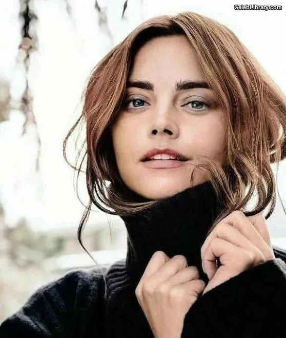 Jenna Coleman photo 21 of 499