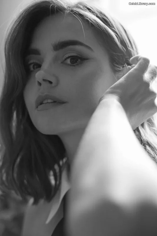Jenna Coleman photo 5 of 499