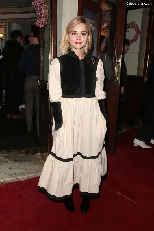 Jenna Coleman photo 9 of 499