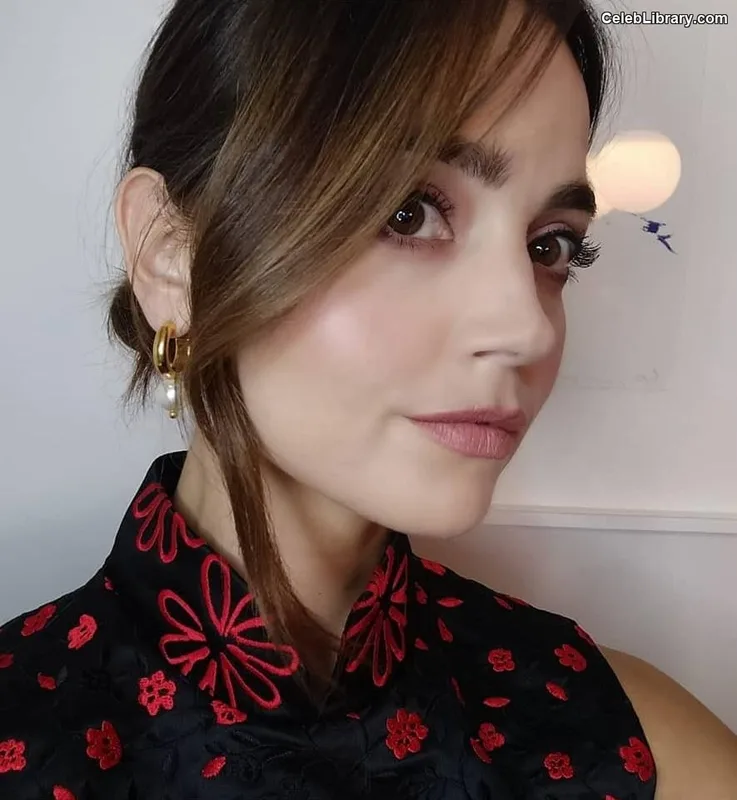 Jenna Coleman photo 10 of 499