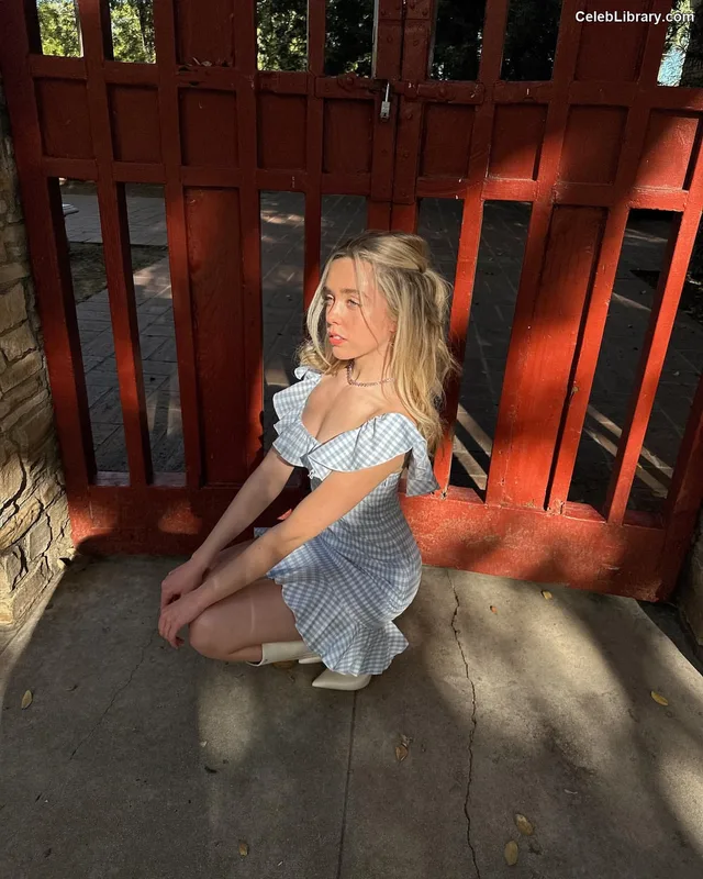 Jenna Davis photo 2 of 124