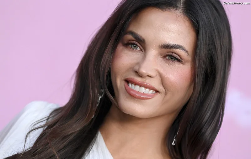 Jenna Dewan photo 12 of 563