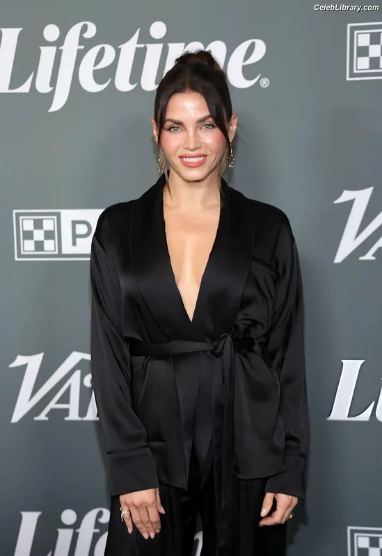 Jenna Dewan photo 3 of 563