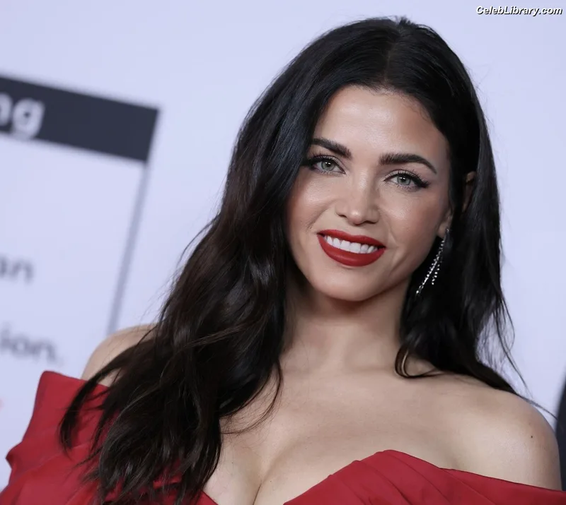 Jenna Dewan photo 2 of 563