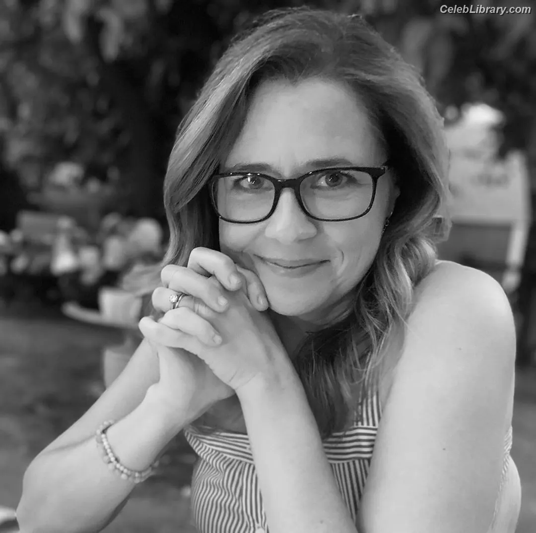 Jenna Fischer photo 15 of 113