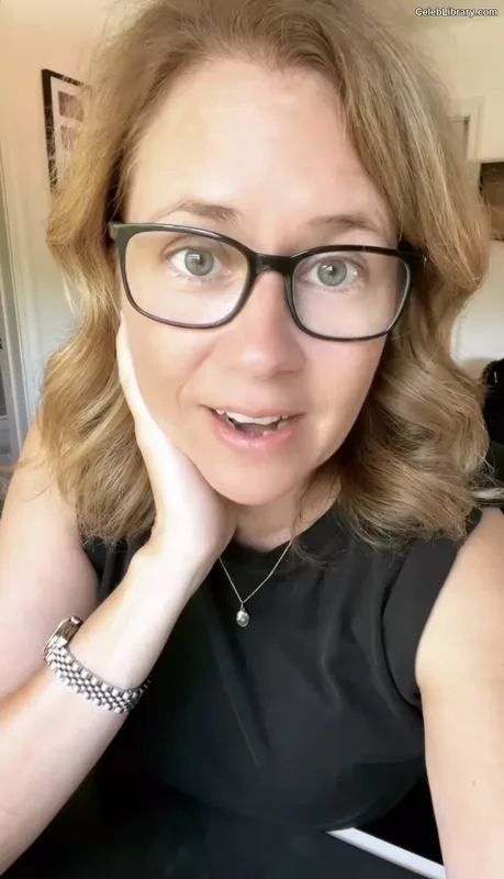 Jenna Fischer photo 3 of 112