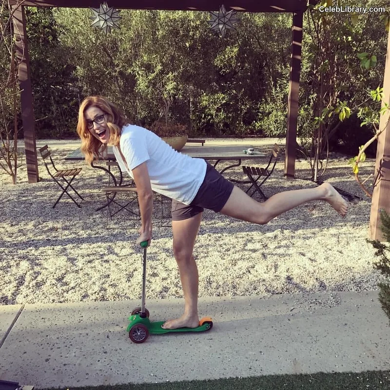 Jenna Fischer photo 2 of 112
