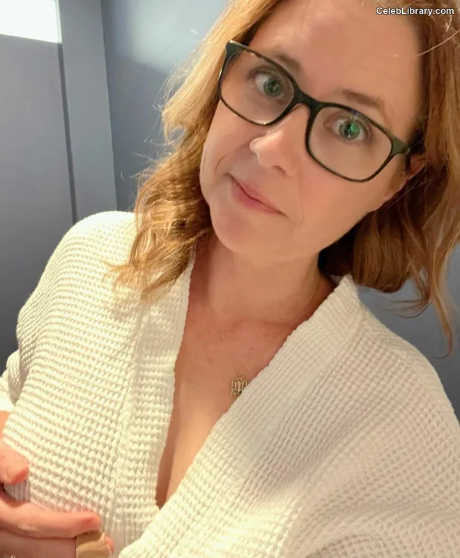 Jenna Fischer photo 23 of 112
