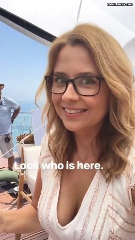 Jenna Fischer photo 24 of 112