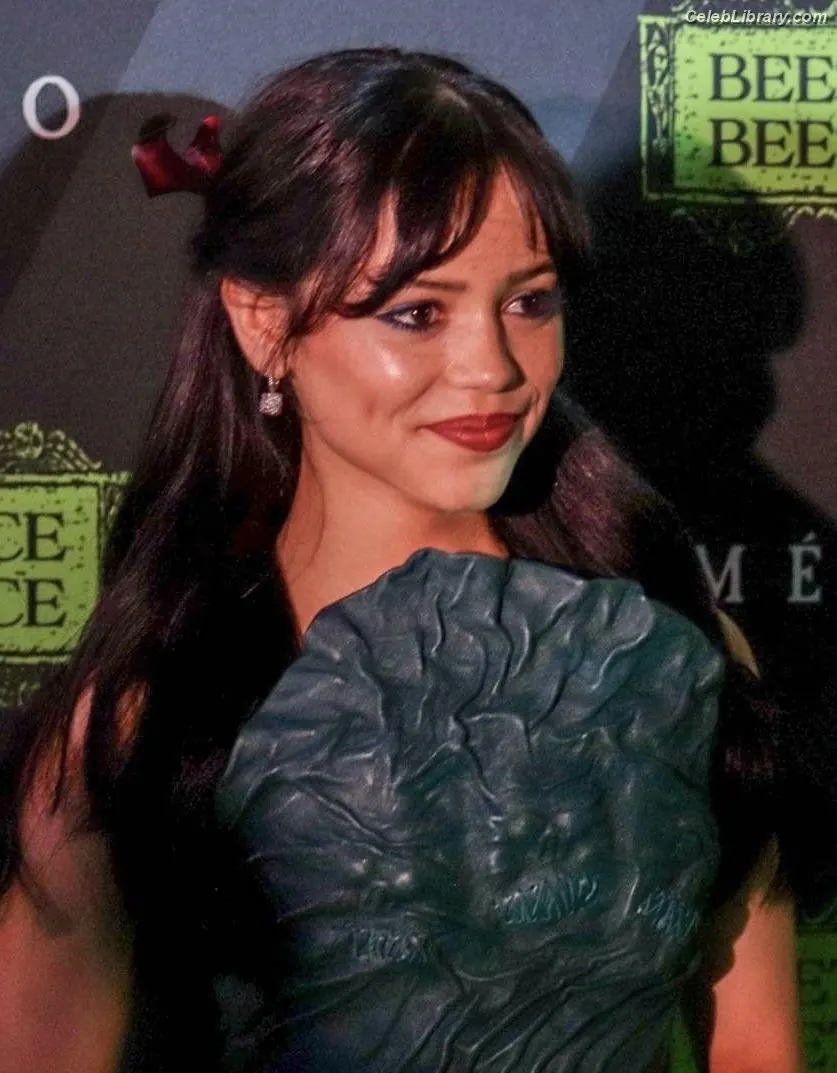 Jenna Ortega photo 6 of 5475