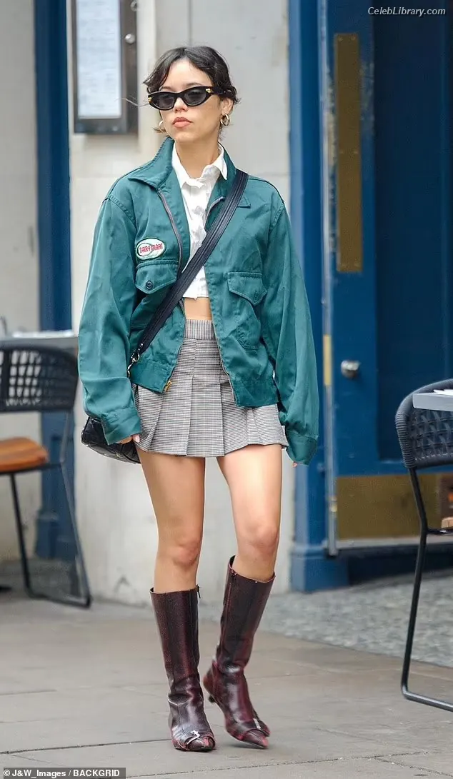 Jenna Ortega photo 22 of 5475