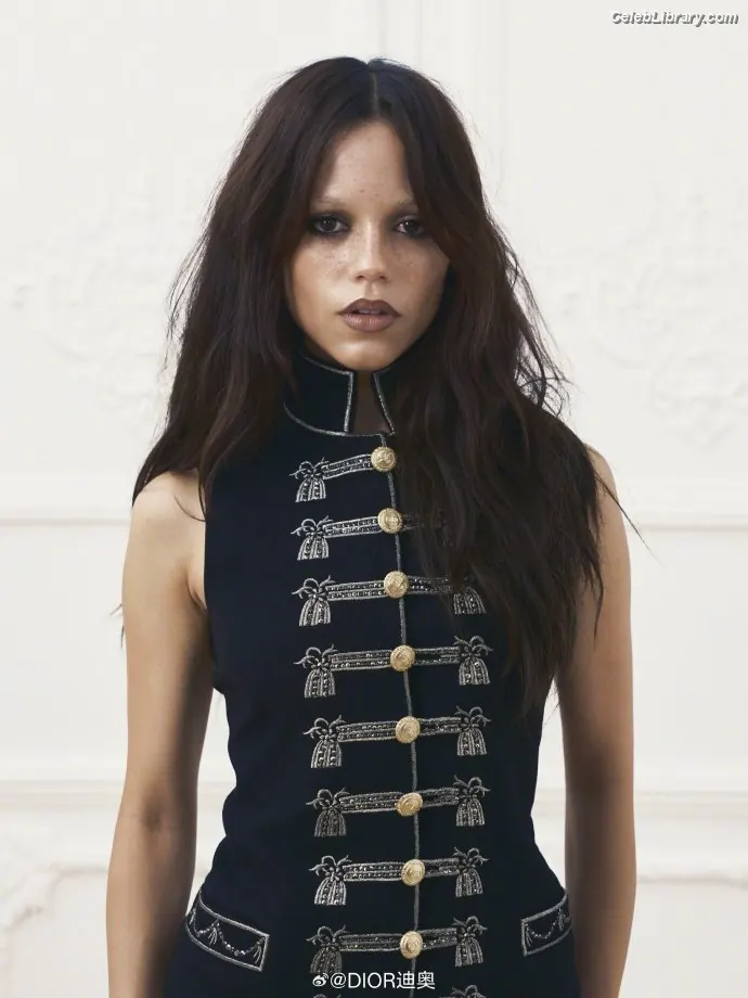 Jenna Ortega photo 2 of 5475