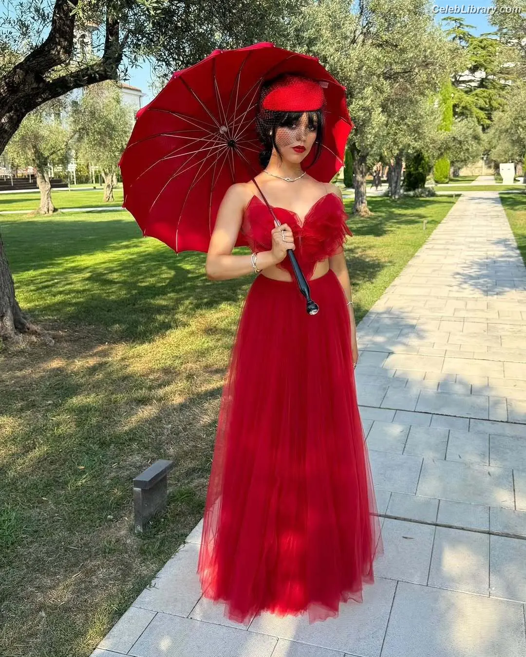 Jenna Ortega photo 10 of 5475