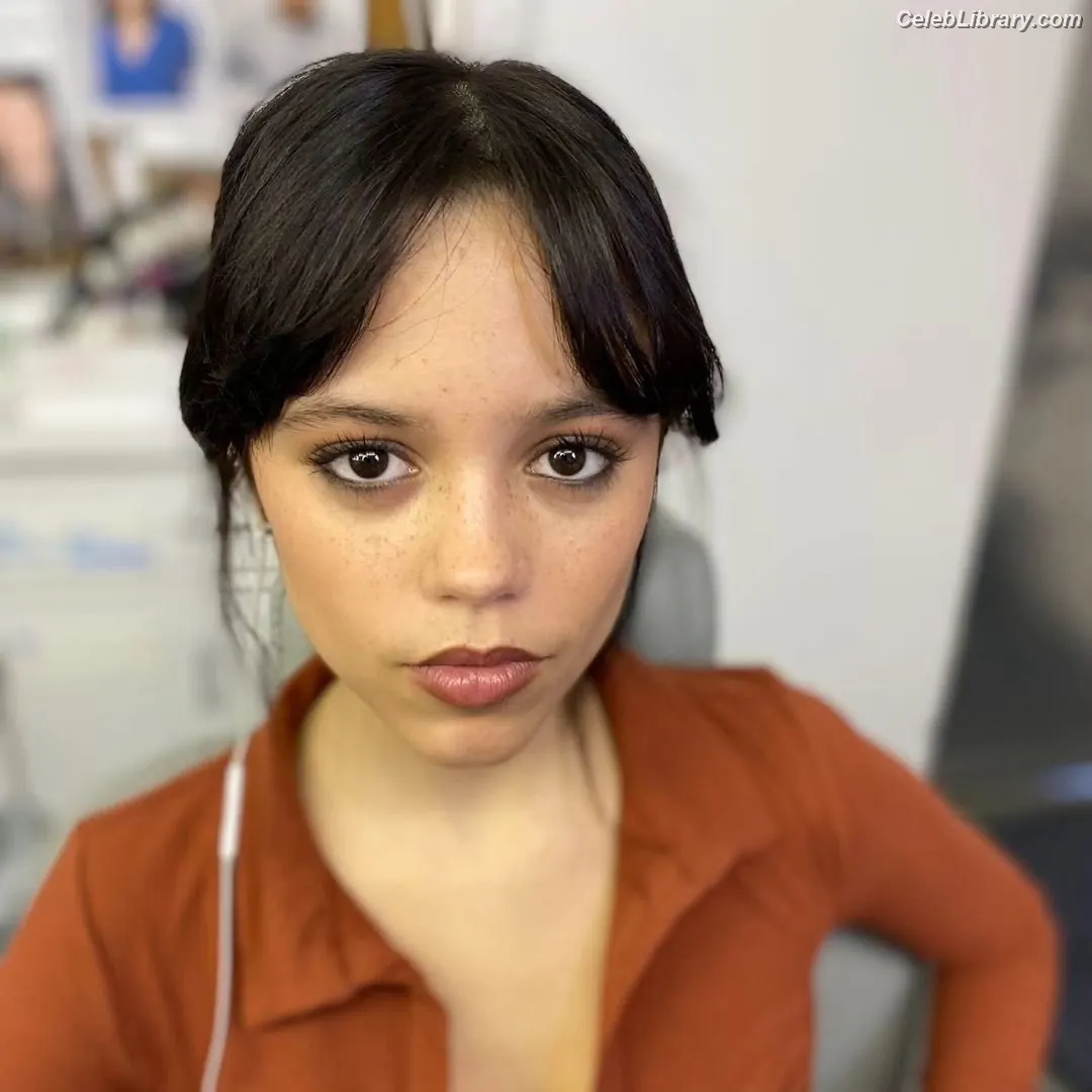 Jenna Ortega photo 24 of 5475