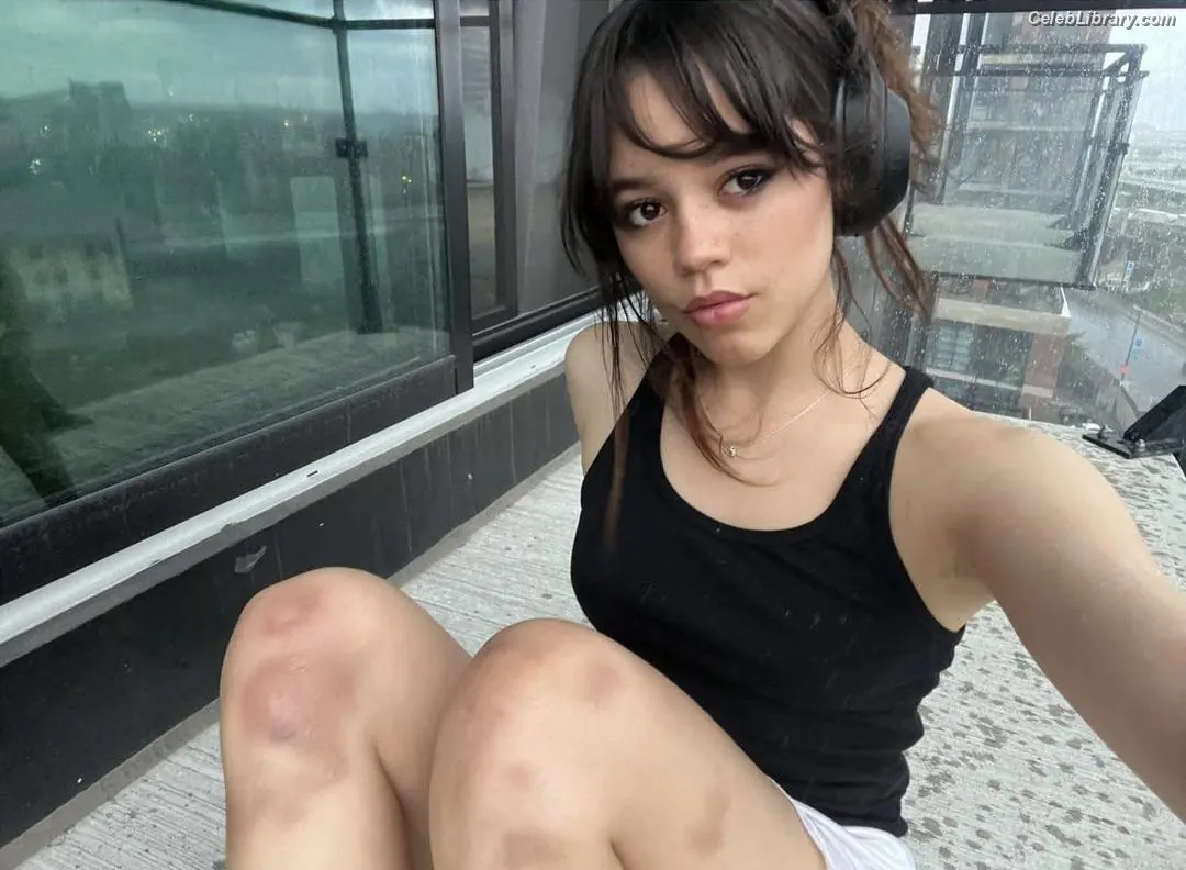 Jenna Ortega photo 21 of 5475