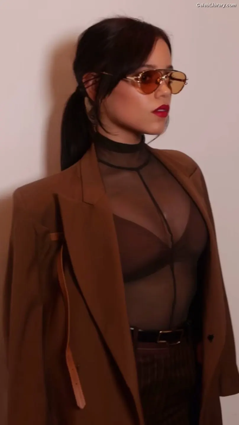 Jenna Ortega photo 8 of 5475