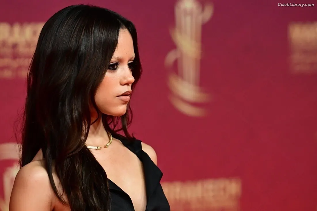 Jenna Ortega photo 15 of 5475