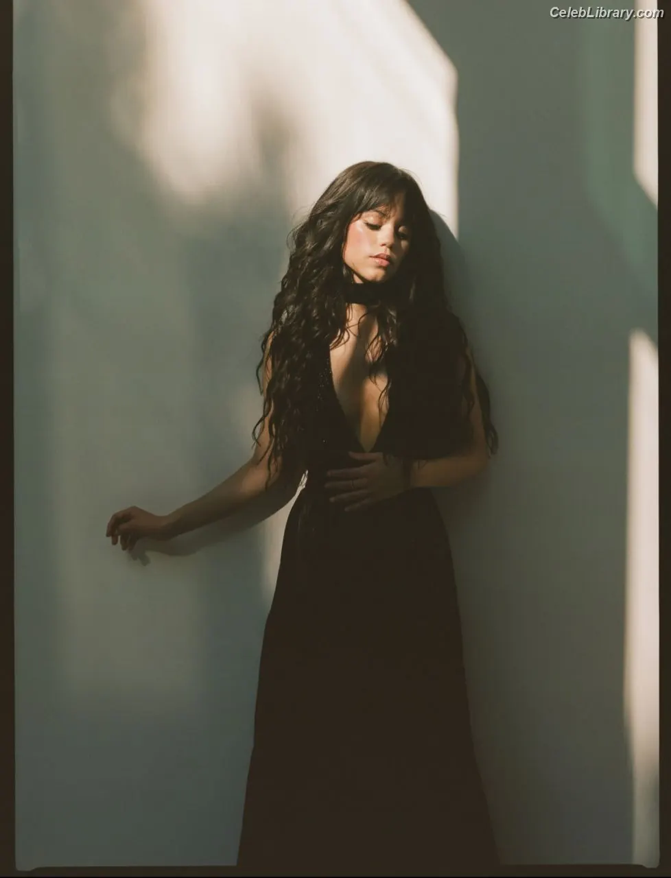 Jenna Ortega photo 19 of 5475