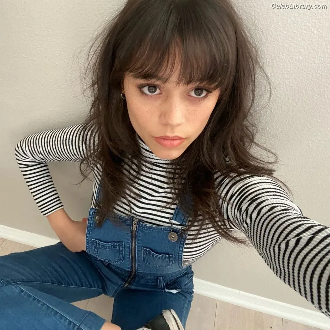 Jenna Ortega photo 9 of 5475