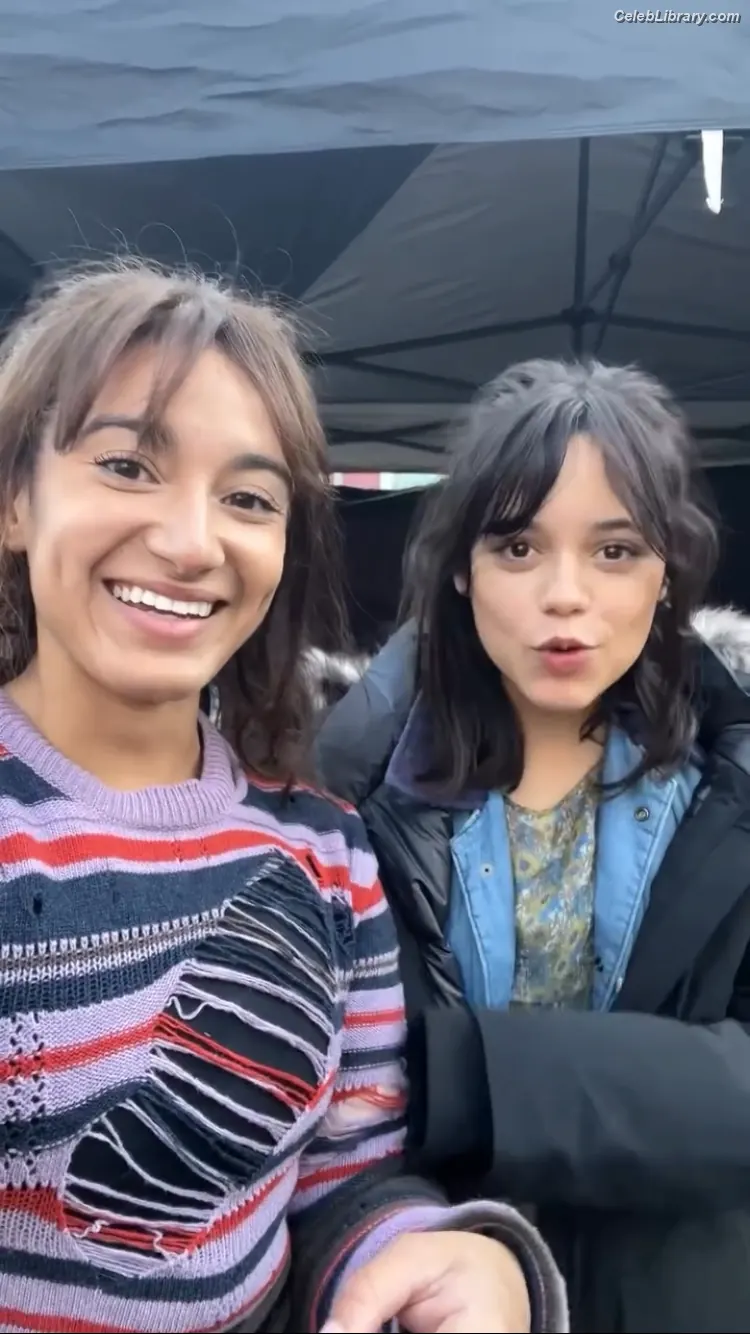 Jenna Ortega photo 1 of 5475