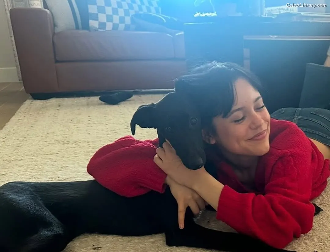 Jenna Ortega photo 16 of 5475