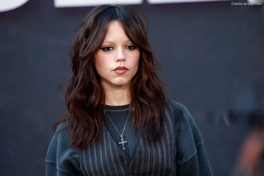 Jenna Ortega photo 21 of 5475
