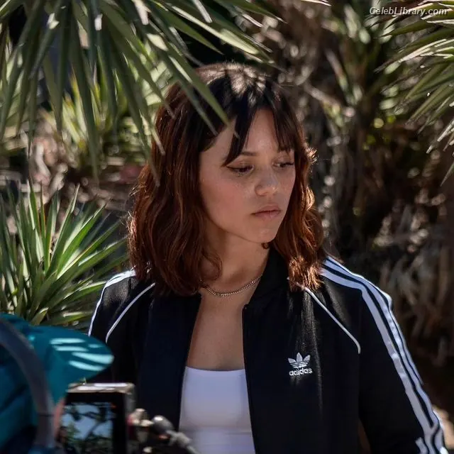 Jenna Ortega photo 3 of 5475