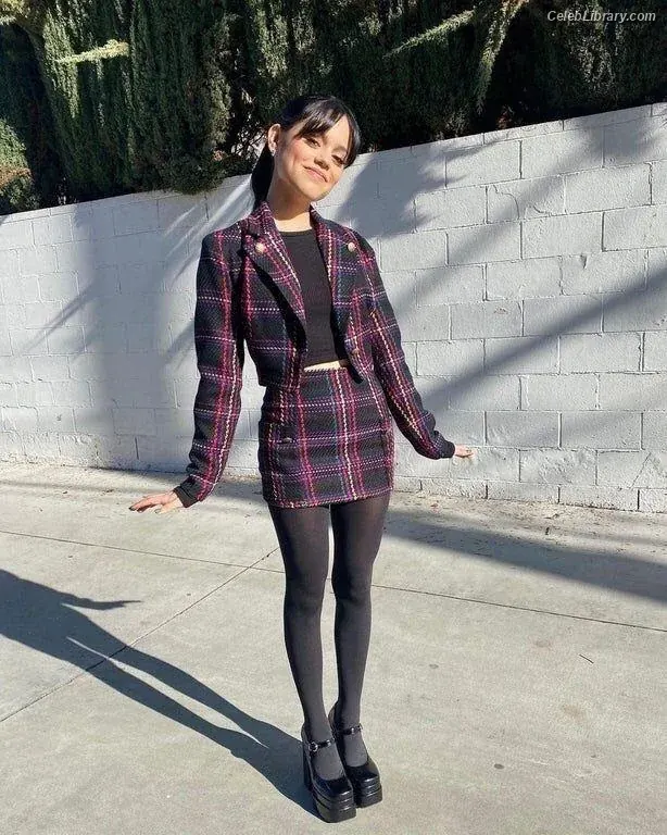 Jenna Ortega photo 10 of 5475