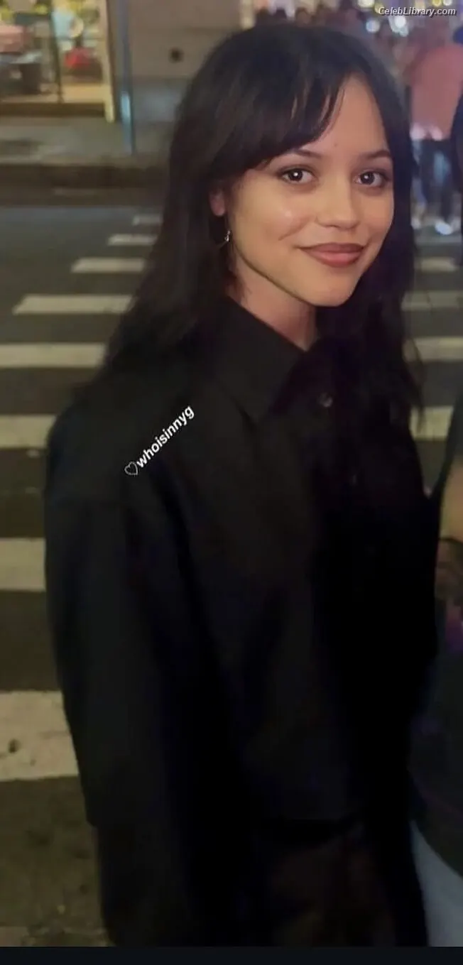 Jenna Ortega photo 3 of 5475