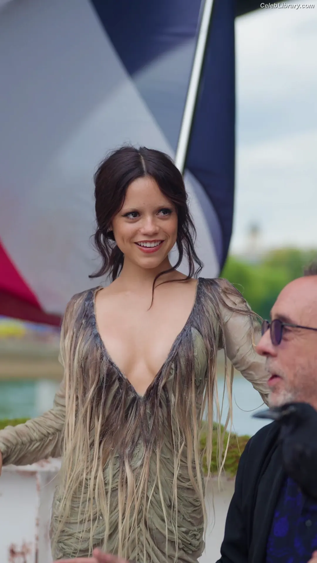 Jenna Ortega photo 2 of 5475