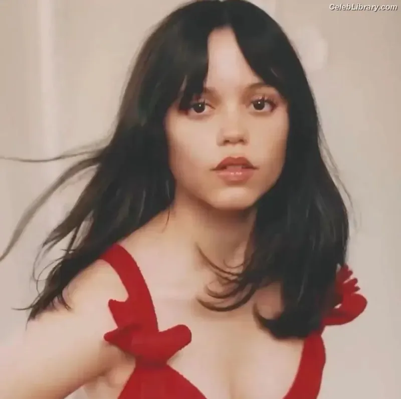 Jenna Ortega photo 12 of 5476